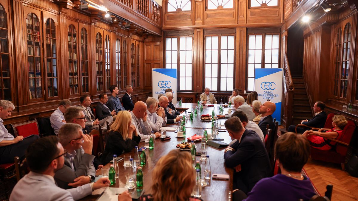 Udruženje korporativnih direktora Srbije (UKDS) održalo je redovno okupljanje članova u sredu, 12. juna 2024. godine.